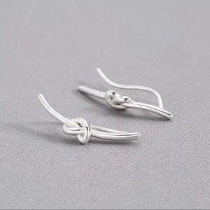 🤍 Silver Knot Twist Earrings